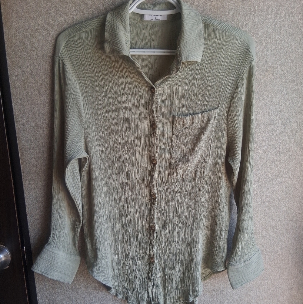 Light Green Crinkle Texture Long Sleeve Button Up Top Small 90s Office Costal